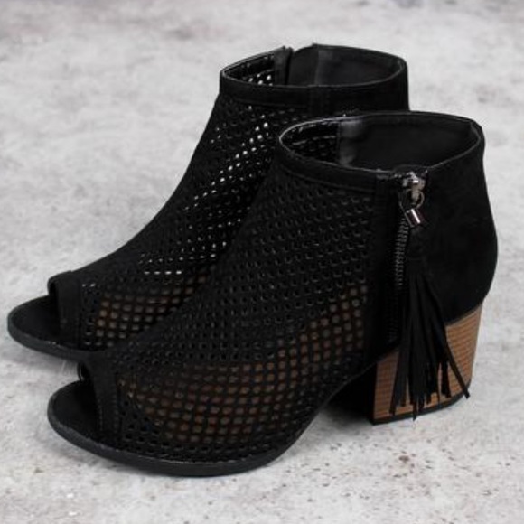 🆕LAST ONE 💔 Black Peep Toe Tassel Booties - Picture 5 of 5